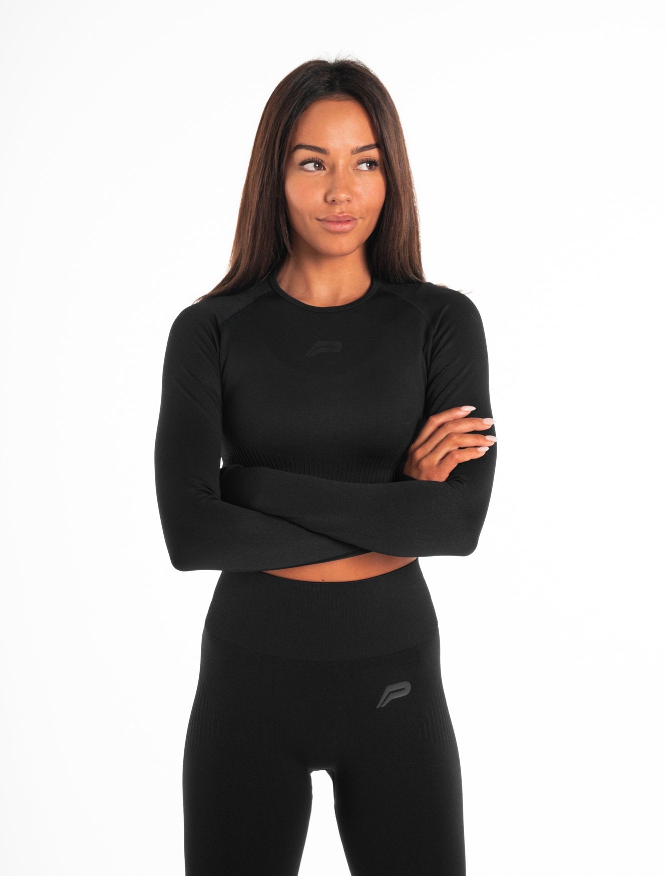 ADAPT Seamless Long Sleeve Crop Top / Blackout Pursue Fitness 2