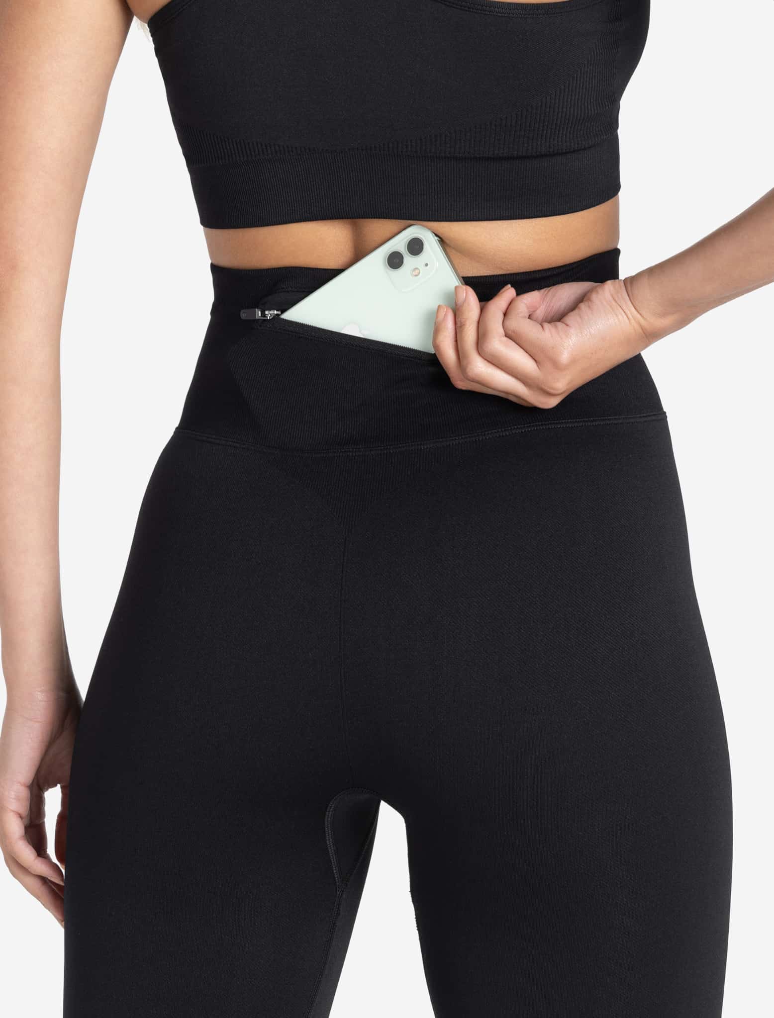 Core Seamless Pocket Leggings / Blackout Pursue Fitness 2