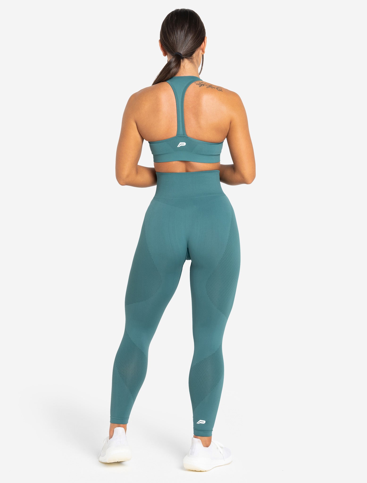 Move Seamless Sports Bra / Teal Pursue Fitness 2