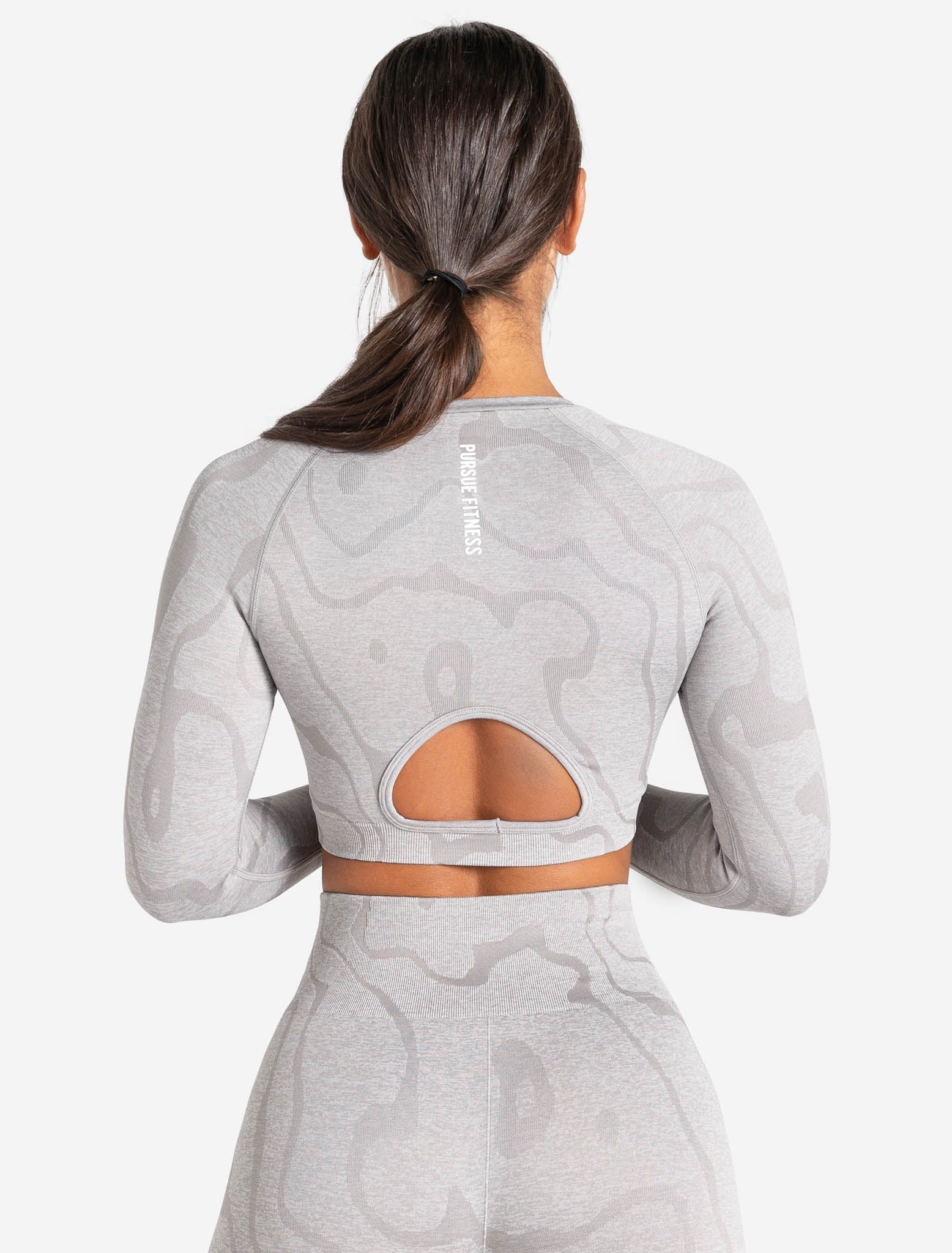 Sustainable Seamless Long Sleeve Crop Top / Cloud Grey Pursue Fitness 2